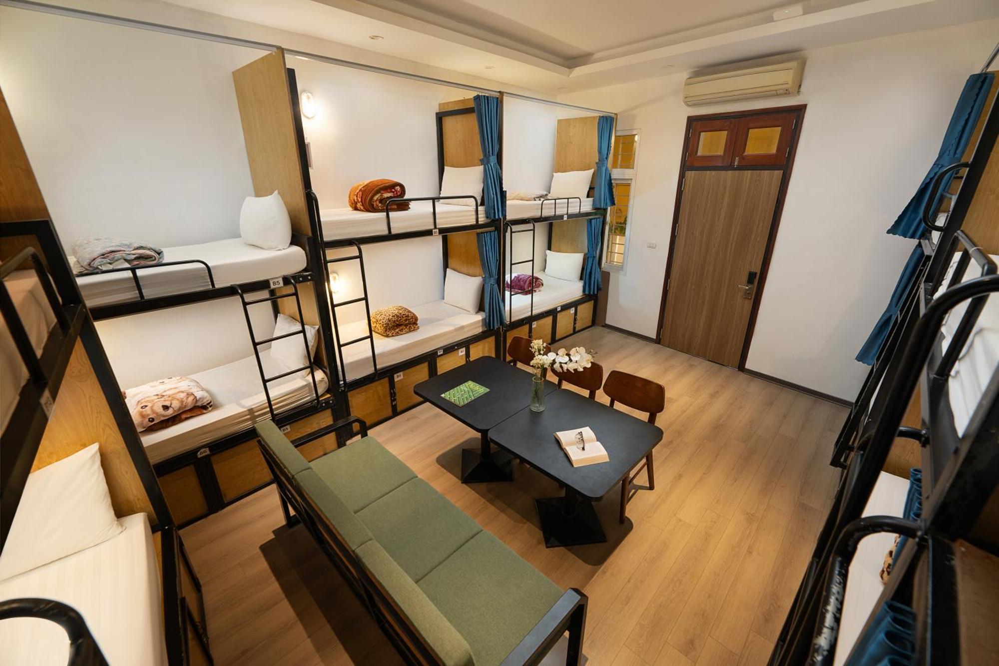 Hanoi Oldtown Nomad Hostel & Pub — Photos 3